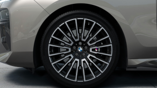 BMW  i7