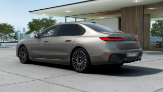 BMW  i7