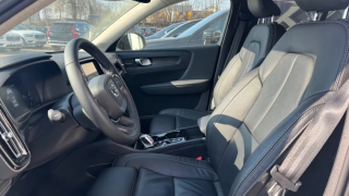 VOLVO XC40 Plus Dark