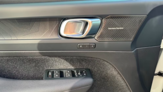 VOLVO XC40 Plus Dark