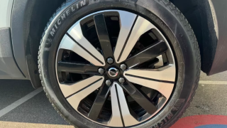 VOLVO XC40 Plus Dark