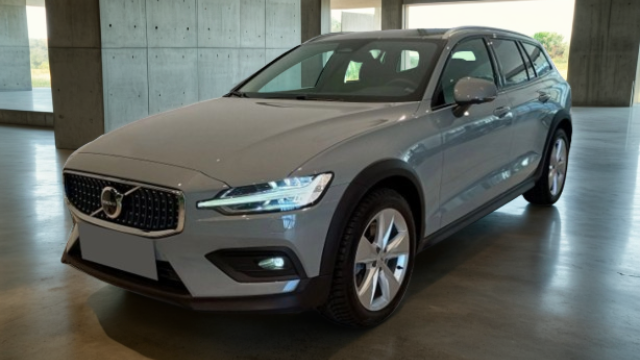 VOLVO V60 Cross Country B5 Plus