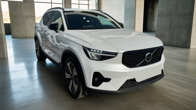 VOLVO XC40 Plus Dark